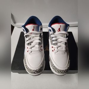 Air jordan 3 retro og bg white/fire red-true blue Size 4.5 youth